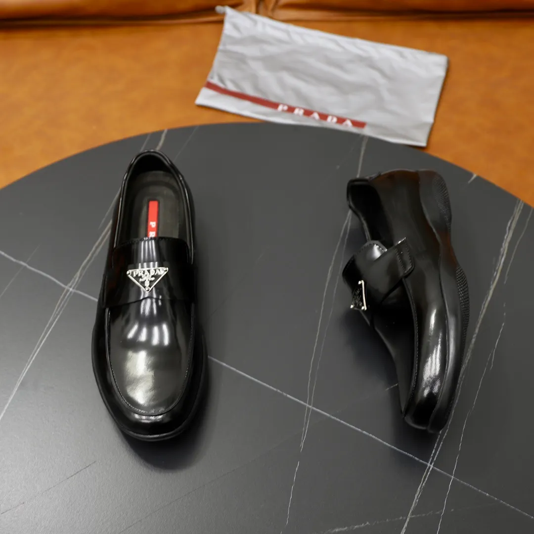 Factory price: 600💰Top original order Brand: PRADA (Prada) Standard code: Men's size 38/44 (45 can be customized) Grade: Same as the official website Material: Original cowhide surface, cowhide lining, original wear-resistant soft outsole Style category: Business casual slip-on shoes, young fashion, European and American trends, British style Color: actual picture color